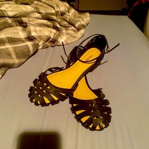 Nicole wide width size 9 flat black sandals